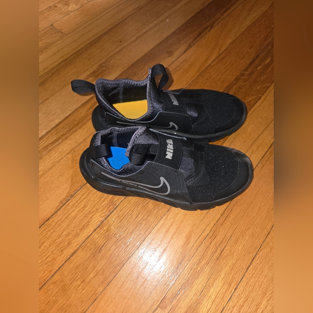 Nike Kids Black Sneakers with Blue and Yellow Highlights